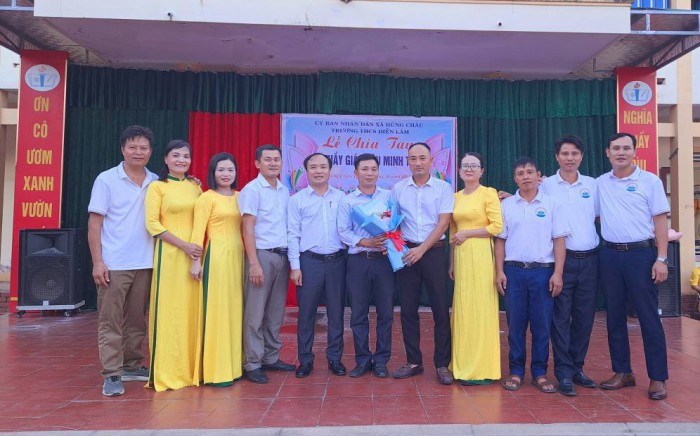 Chia tay thầy Tú
