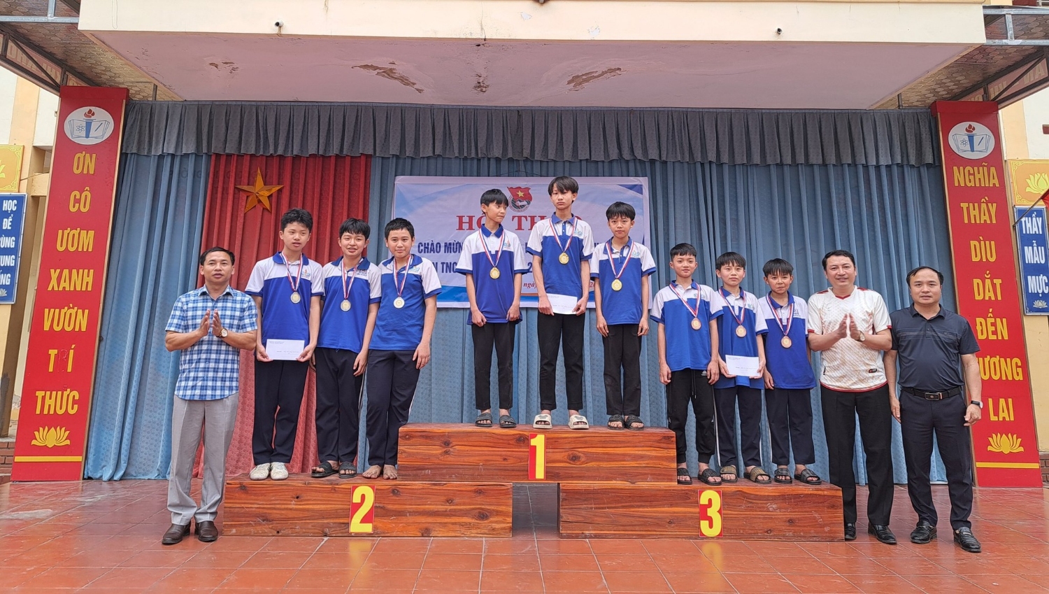 TRAO GIẢI SAU HÔIJ THAO